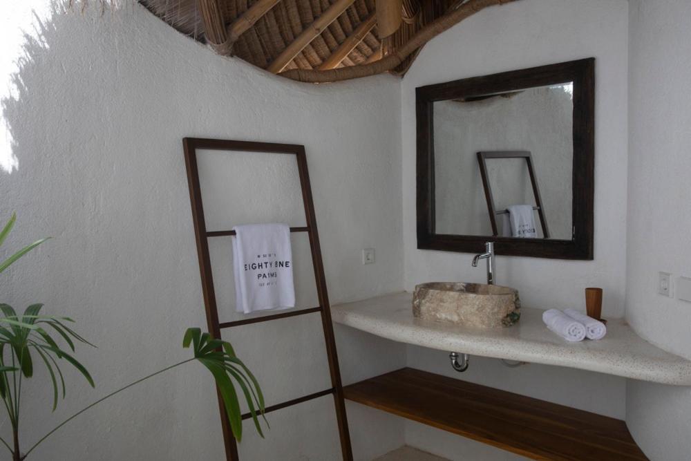 81 Palms Resort Nemberala Kamer foto